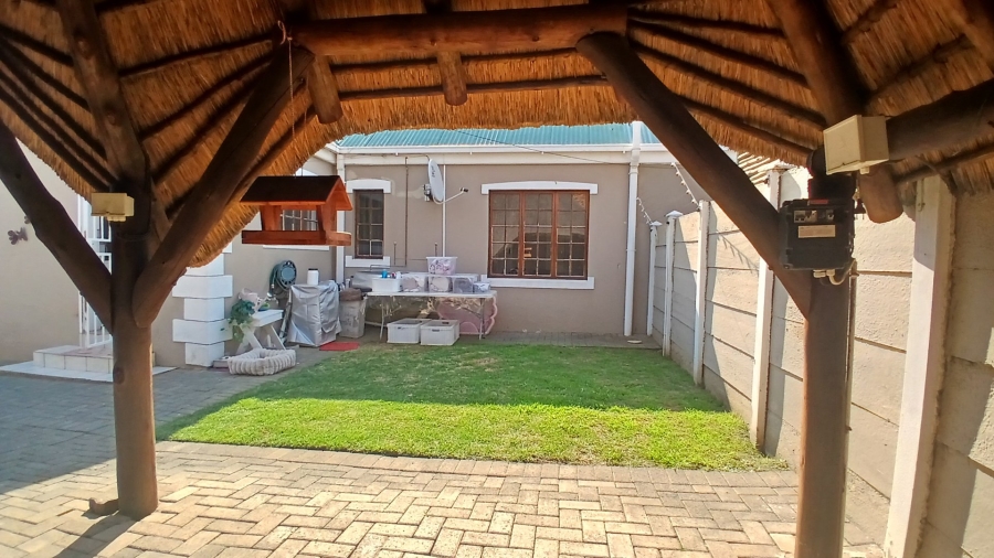 2 Bedroom Property for Sale in Langenhovenpark Free State